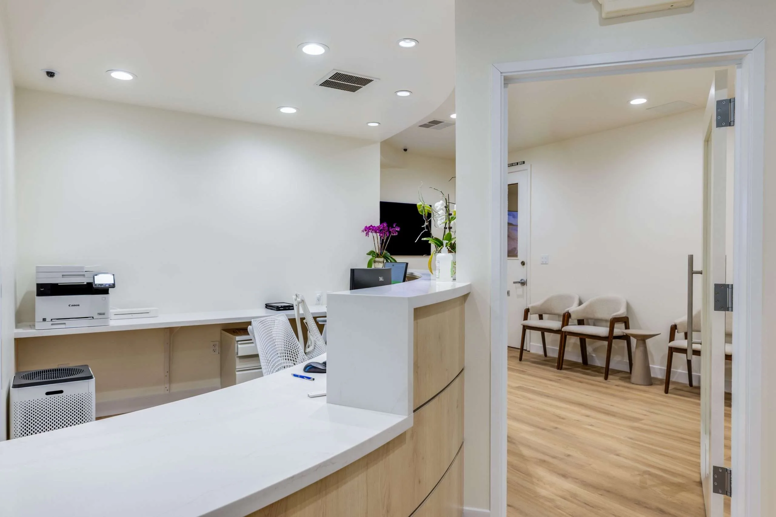 The Ocean Endodontics front desk, where our team helps with insurance and payment
